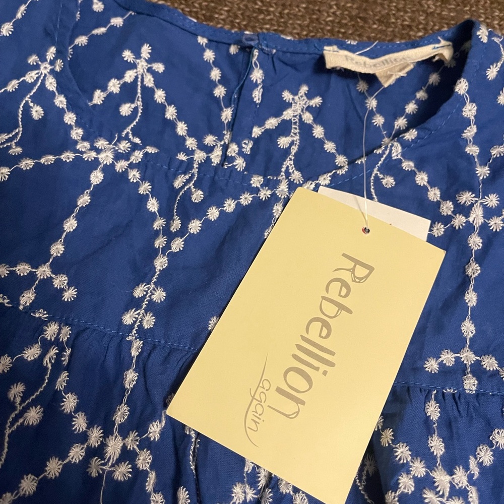 Rebellion NWT Blue and White Floral Top - Picture 5 of 10